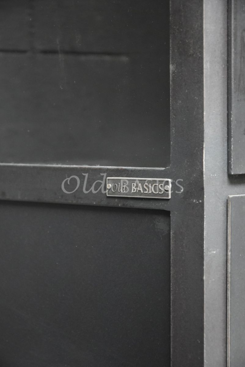 Detail van Apothekerskast Ferro STEEL, 2 deuren, blauwstaal, materiaal staal